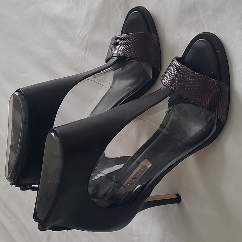 BCBG Maxazria  Leather Sandal Shoes, Black mix, size 7.5